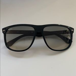 Ray Ban | Black 4147 Sunglasses